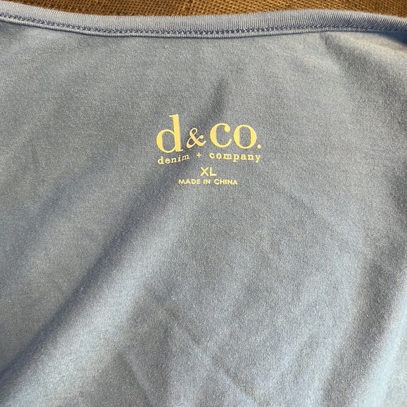 D & Co denim + company cropped tie front blouse - Picture 5 of 5